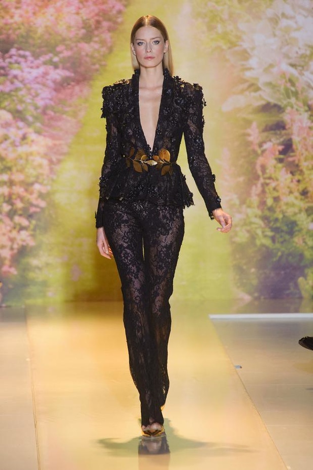 Zuhair Murad... موجات من ذهب وورود وأنوثة