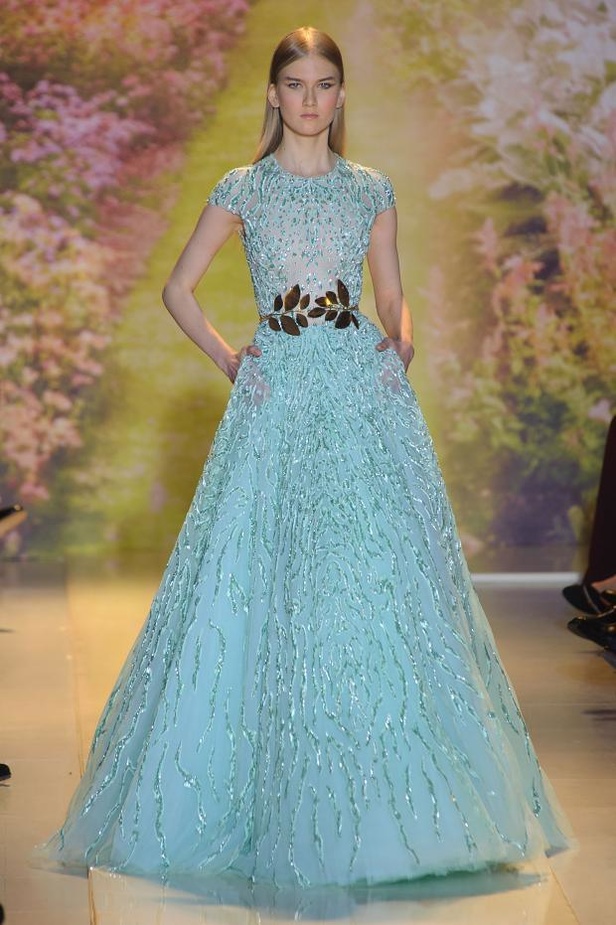 Zuhair Murad... موجات من ذهب وورود وأنوثة