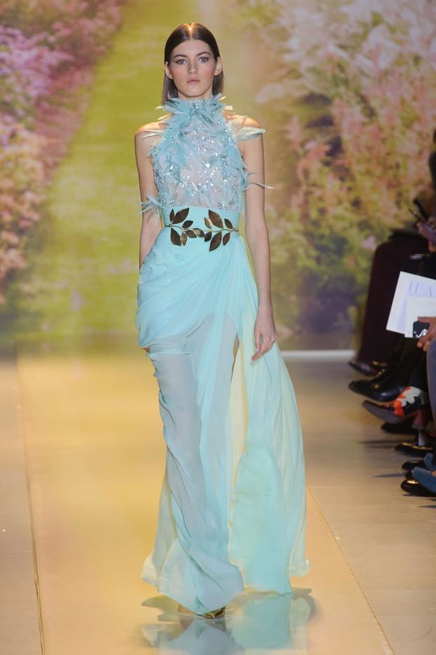 Zuhair Murad... موجات من ذهب وورود وأنوثة