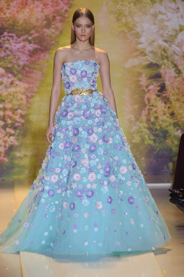 Zuhair Murad... موجات من ذهب وورود وأنوثة