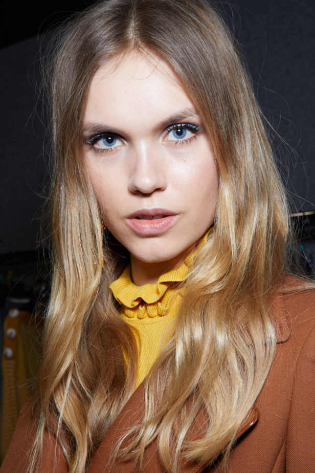  المرأة من قوة وإصرار مع مجموعة Elisabetta Franchi 