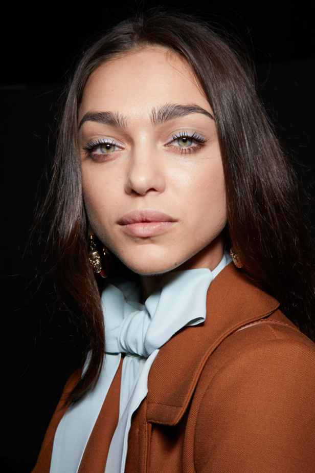  المرأة من قوة وإصرار مع مجموعة Elisabetta Franchi 