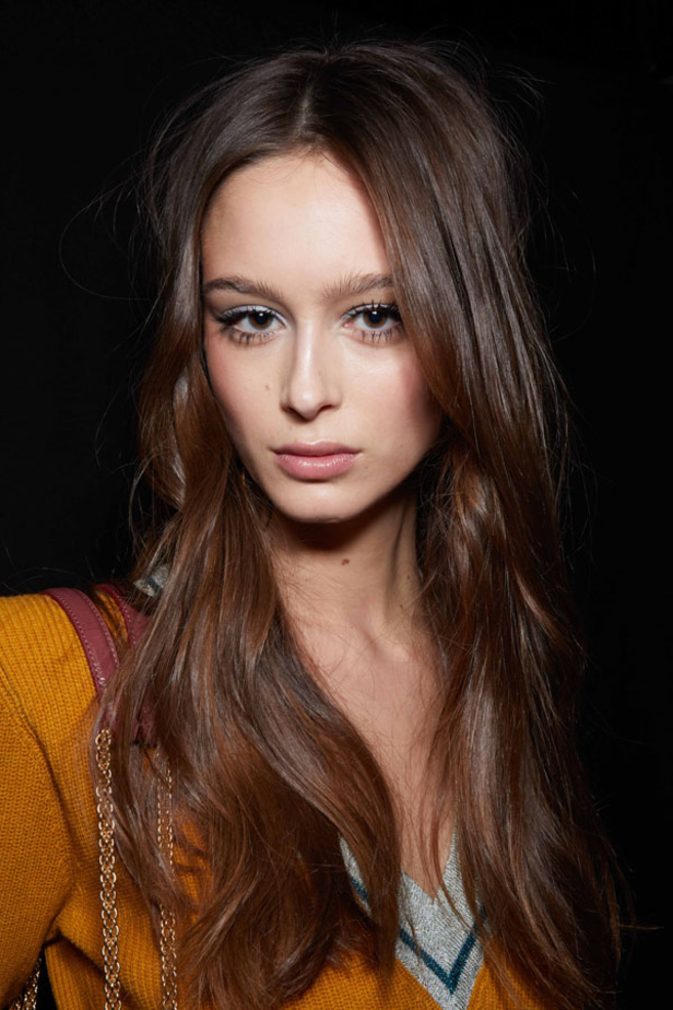  المرأة من قوة وإصرار مع مجموعة Elisabetta Franchi 