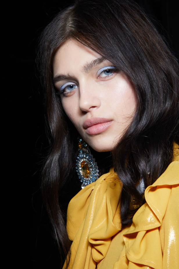  المرأة من قوة وإصرار مع مجموعة Elisabetta Franchi 