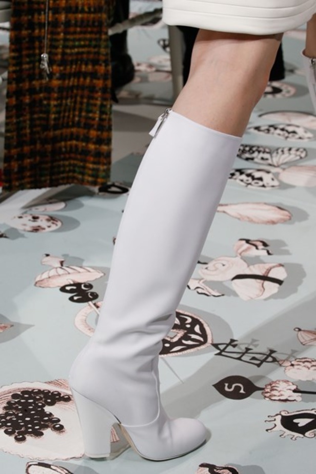 أجواء فريدة وساحرة في مجموعة دار أزياء “Schiaparelli”