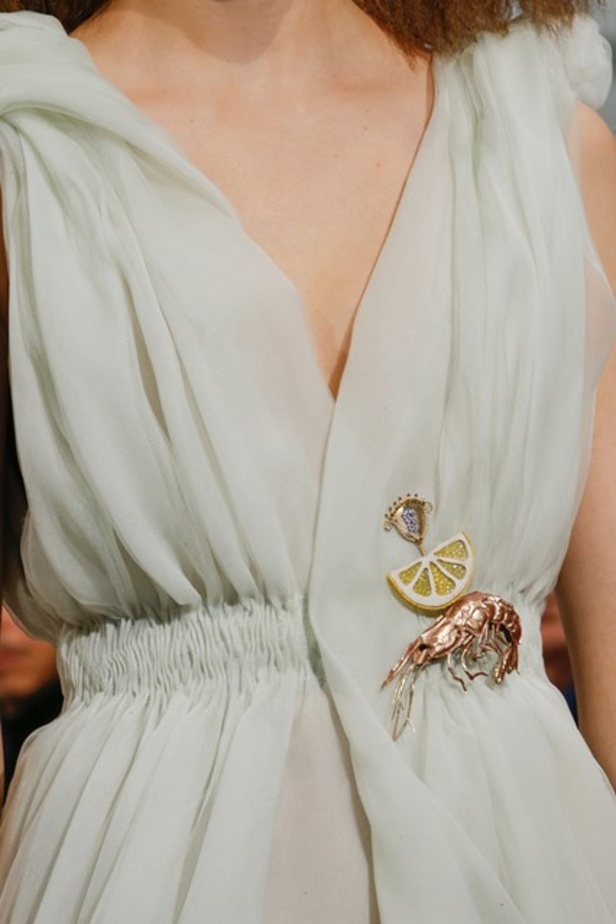 أجواء فريدة وساحرة في مجموعة دار أزياء “Schiaparelli”