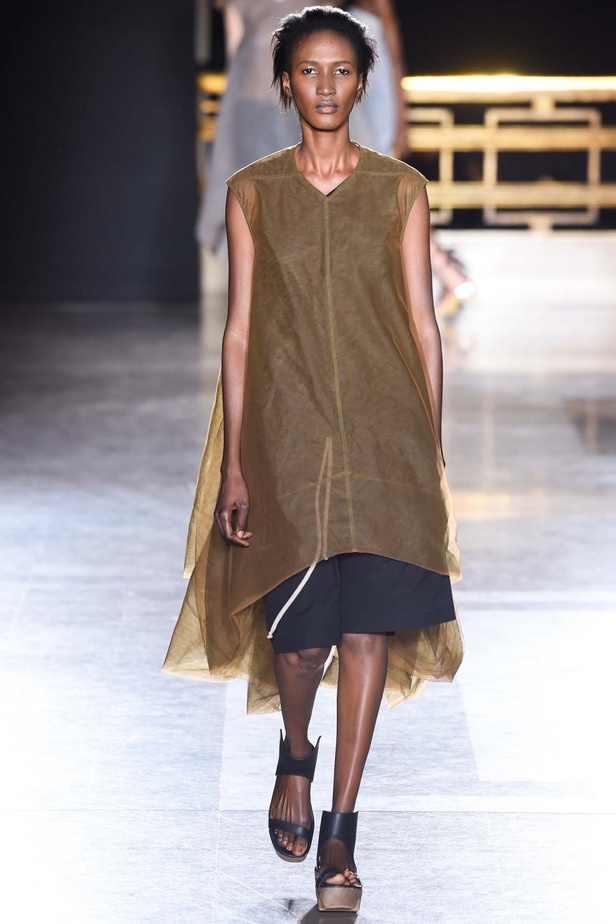 Rick Owens: مجموعة منتفضة على الواقع