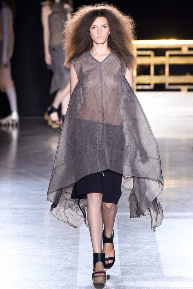 Rick Owens: مجموعة منتفضة على الواقع