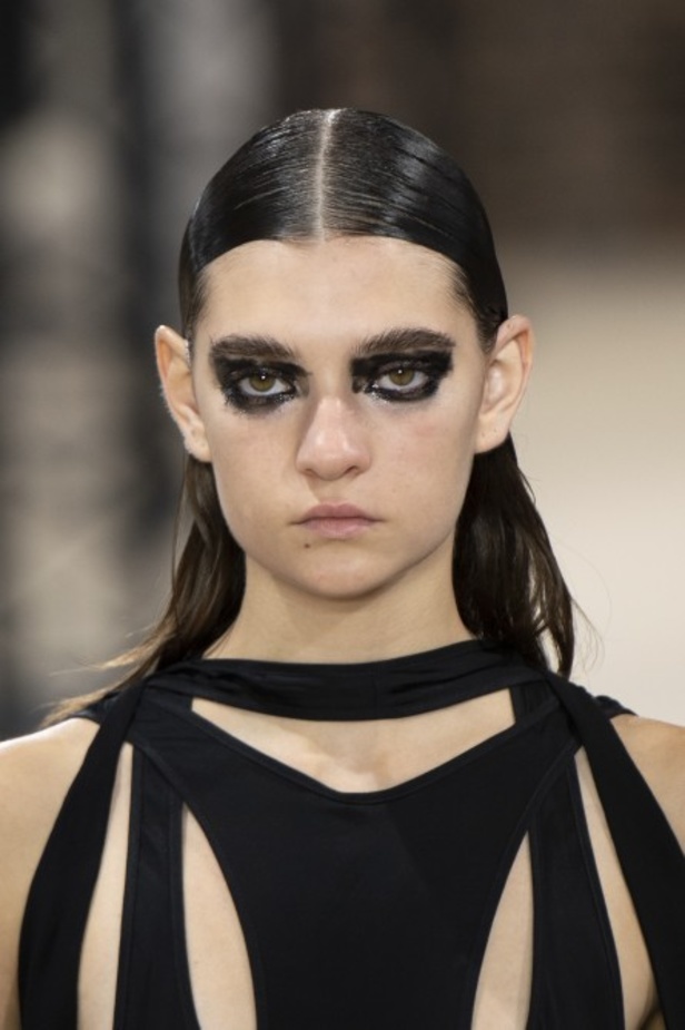 اسبوع الموضة في باريس 2019 مجموعة Ann Demeulemeester لربيع وصيف 2020 