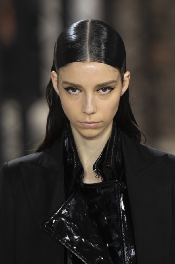 اسبوع الموضة في باريس 2019 مجموعة Ann Demeulemeester لربيع وصيف 2020 