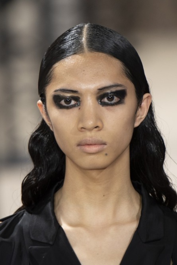 اسبوع الموضة في باريس 2019 مجموعة Ann Demeulemeester لربيع وصيف 2020 