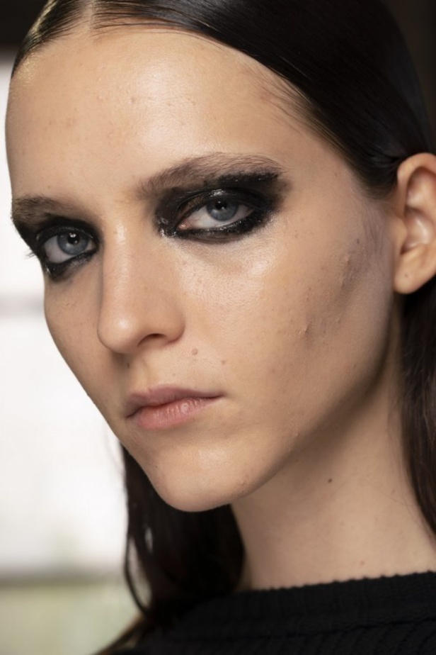 اسبوع الموضة في باريس 2019 مجموعة Ann Demeulemeester لربيع وصيف 2020 