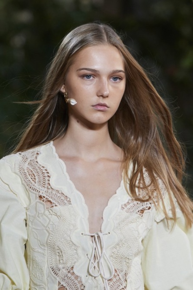 عرض ازياء Alberta Ferretti من أسبوع الموضة في ميلانو لربيع وصيف 2020