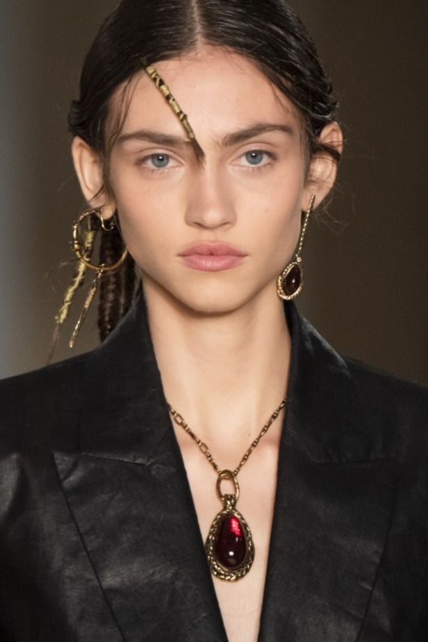 اسبوع الموضة في باريس 2019 مجموعة الملابس الجاهزة من ألكسندر ماكوين لربيع وصيف 2020