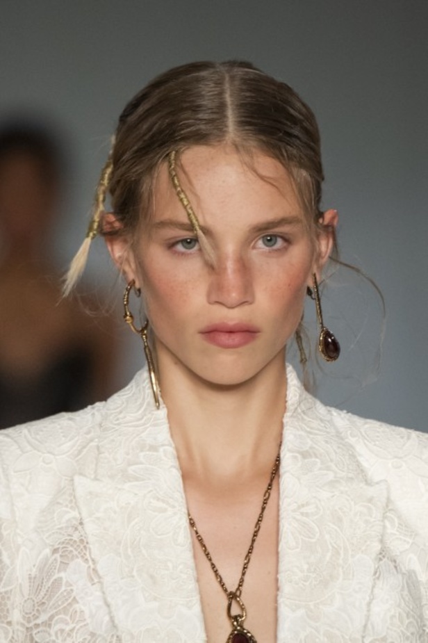 اسبوع الموضة في باريس 2019 مجموعة الملابس الجاهزة من ألكسندر ماكوين لربيع وصيف 2020