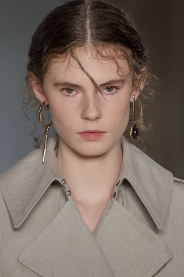 اسبوع الموضة في باريس 2019 مجموعة الملابس الجاهزة من ألكسندر ماكوين لربيع وصيف 2020