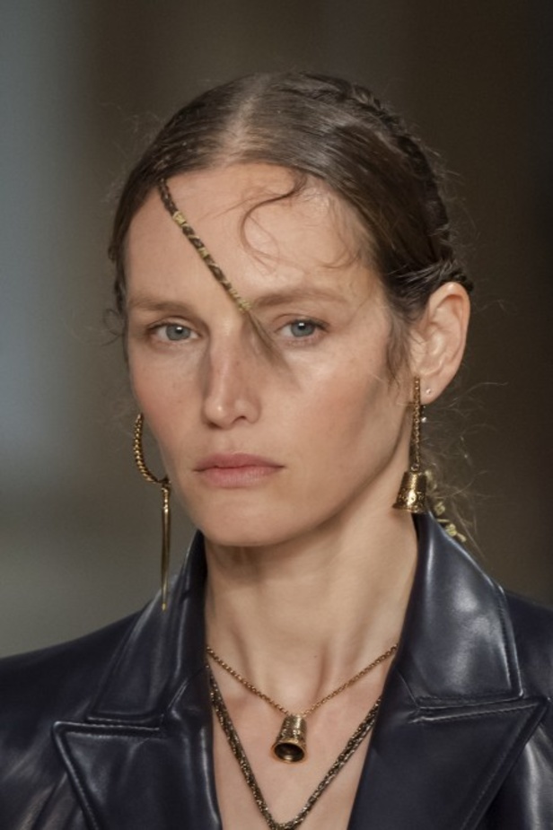 اسبوع الموضة في باريس 2019 مجموعة الملابس الجاهزة من ألكسندر ماكوين لربيع وصيف 2020