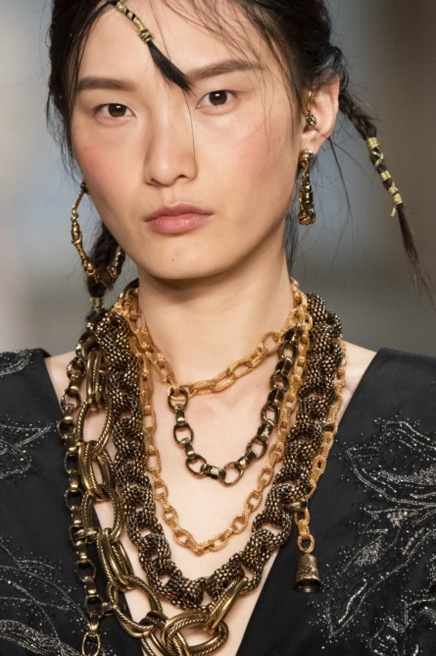 اسبوع الموضة في باريس 2019 مجموعة الملابس الجاهزة من ألكسندر ماكوين لربيع وصيف 2020