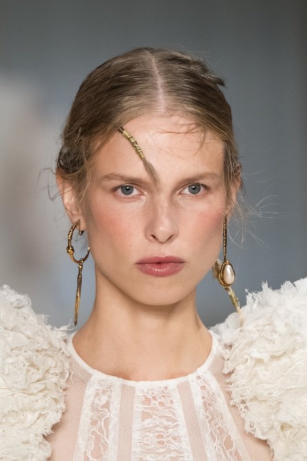 اسبوع الموضة في باريس 2019 مجموعة الملابس الجاهزة من ألكسندر ماكوين لربيع وصيف 2020