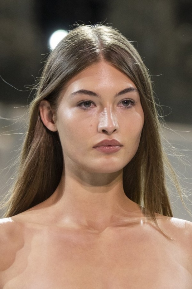 مجموعة الألبسة الراقية من ألكسندر فوتييه لربيع 2019