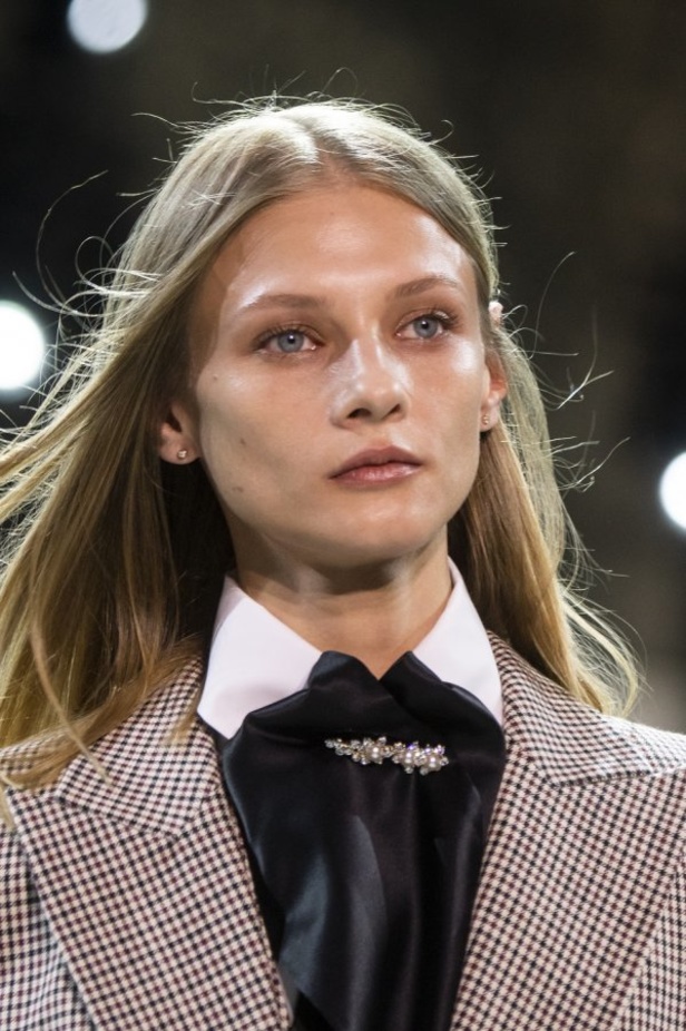 مجموعة الألبسة الراقية من ألكسندر فوتييه لربيع 2019