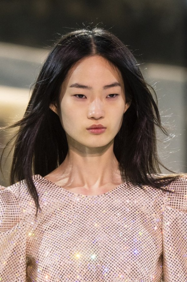 مجموعة الألبسة الراقية من ألكسندر فوتييه لربيع 2019