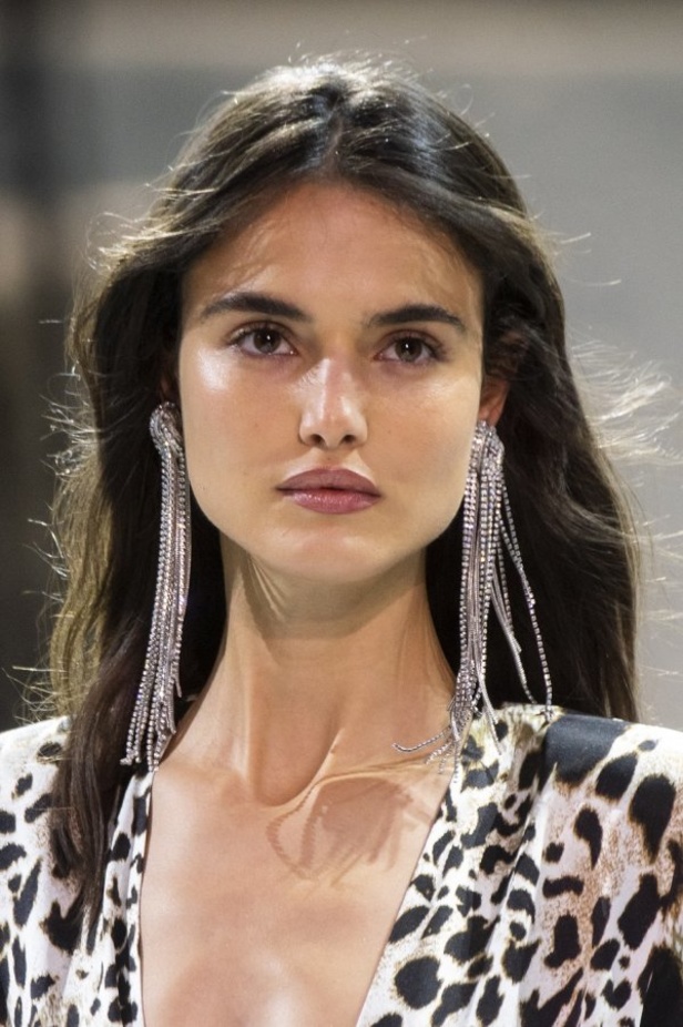 مجموعة الألبسة الراقية من ألكسندر فوتييه لربيع 2019