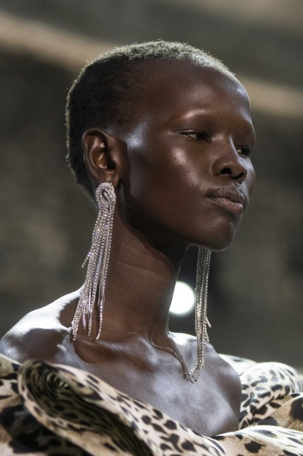 مجموعة الألبسة الراقية من ألكسندر فوتييه لربيع 2019