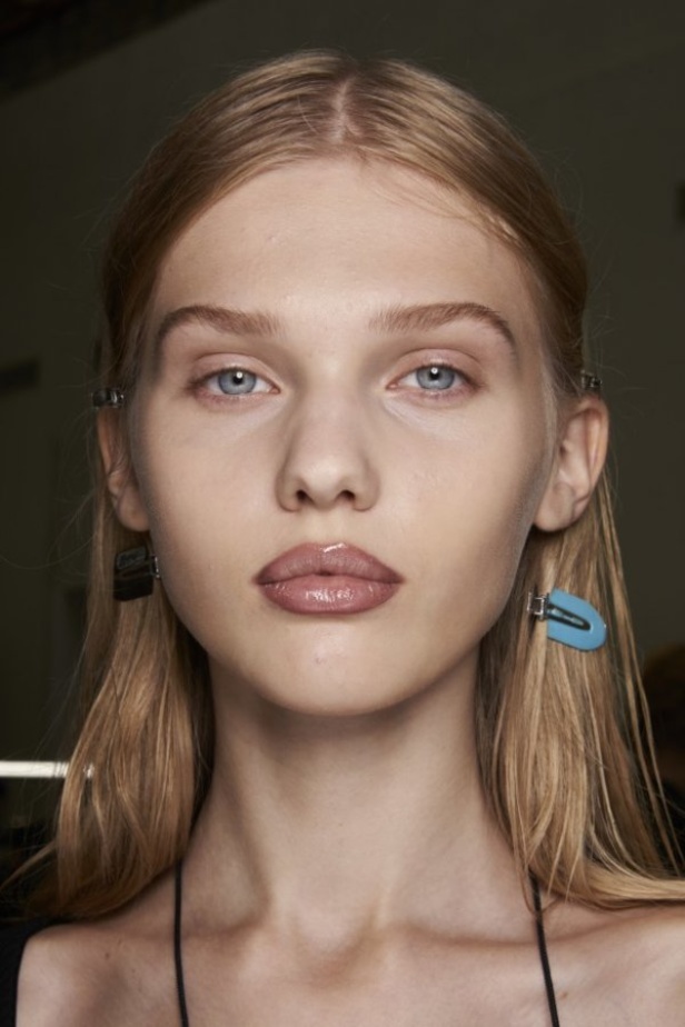 عرض ازياء مجموعة ACNE STUDIOS ربيع وصيف 2021 من اسبوع الموضة في باريس