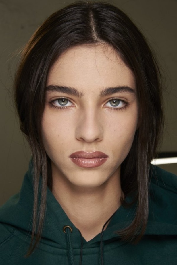 عرض ازياء مجموعة ACNE STUDIOS ربيع وصيف 2021 من اسبوع الموضة في باريس