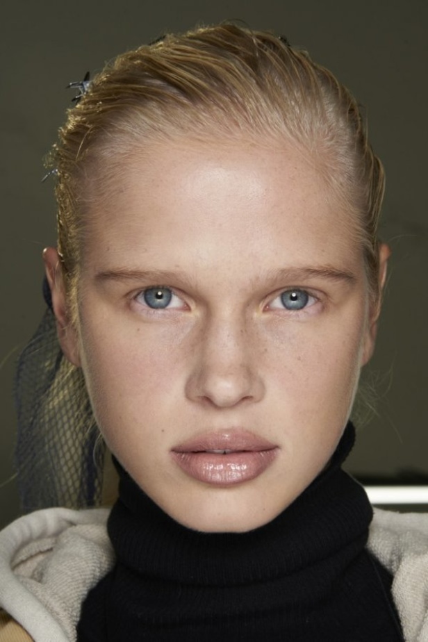 عرض ازياء مجموعة ACNE STUDIOS ربيع وصيف 2021 من اسبوع الموضة في باريس