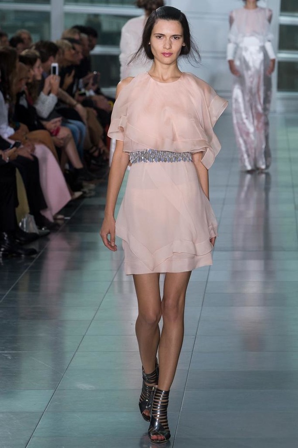 بريق السجادة الحمراء لدى Antonio Berardi في أسبوع لندن