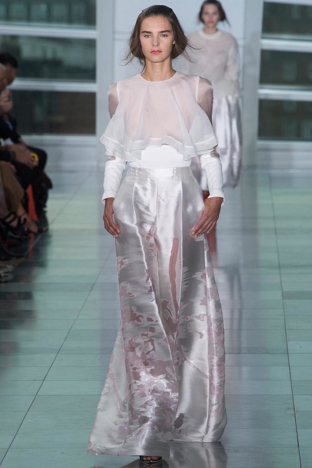 بريق السجادة الحمراء لدى Antonio Berardi في أسبوع لندن