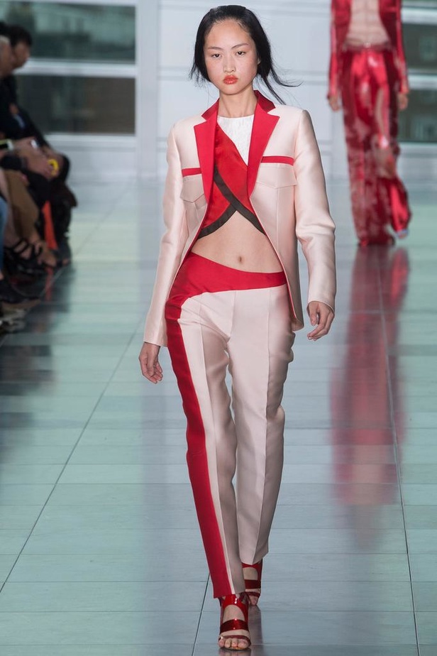 بريق السجادة الحمراء لدى Antonio Berardi في أسبوع لندن