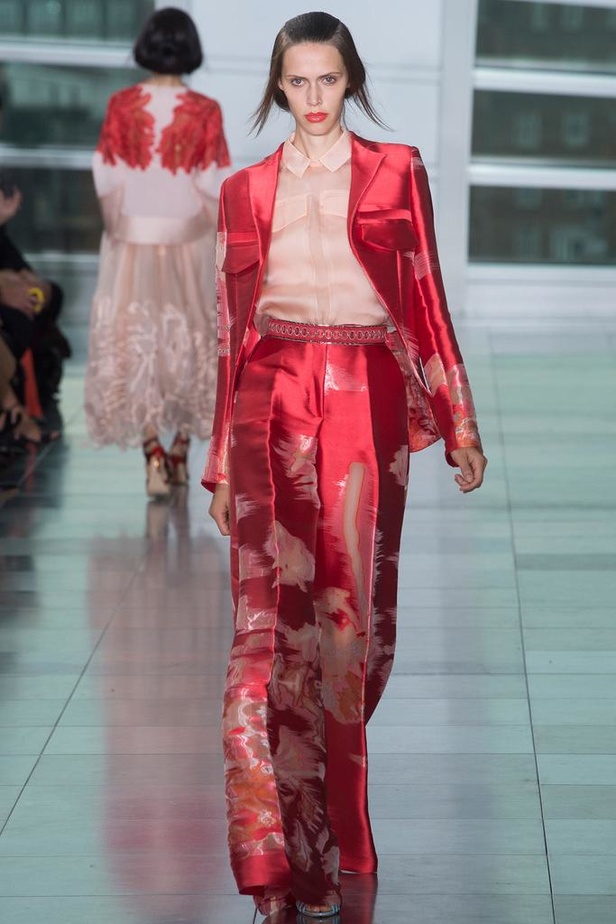 بريق السجادة الحمراء لدى Antonio Berardi في أسبوع لندن