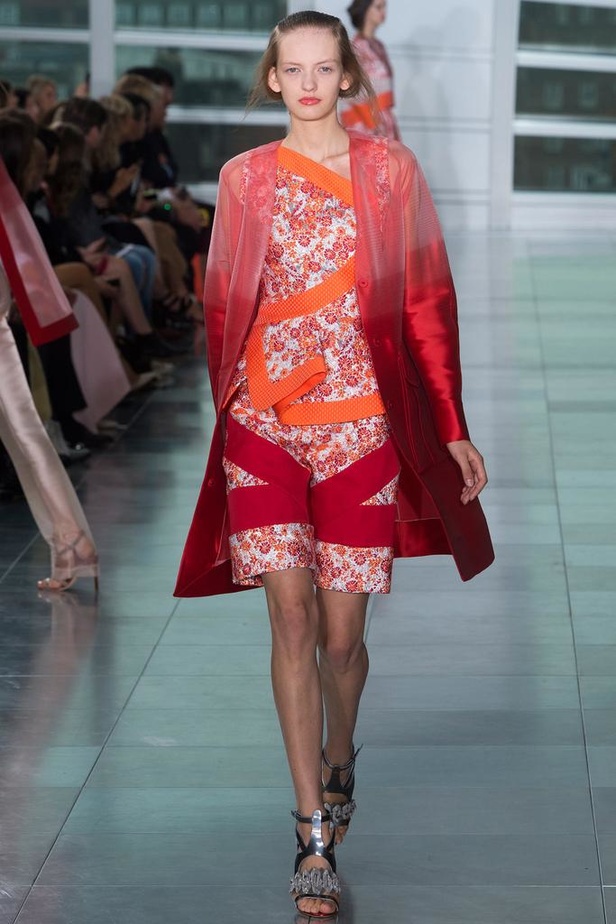 بريق السجادة الحمراء لدى Antonio Berardi في أسبوع لندن