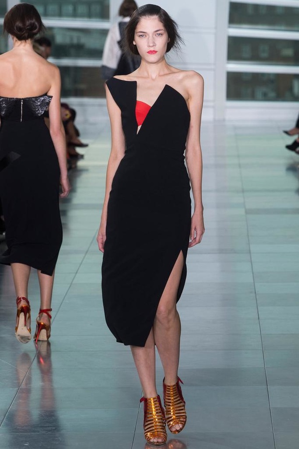 بريق السجادة الحمراء لدى Antonio Berardi في أسبوع لندن