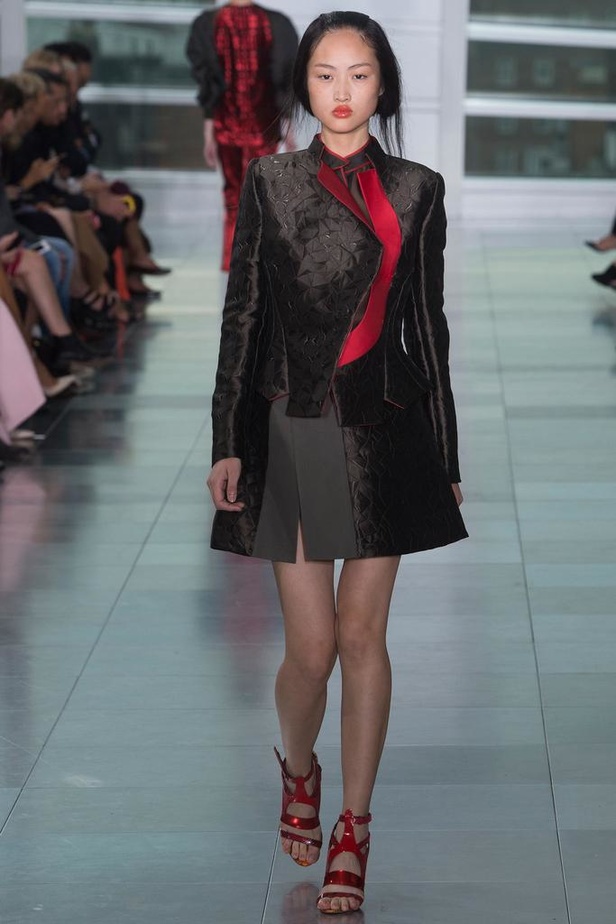 بريق السجادة الحمراء لدى Antonio Berardi في أسبوع لندن