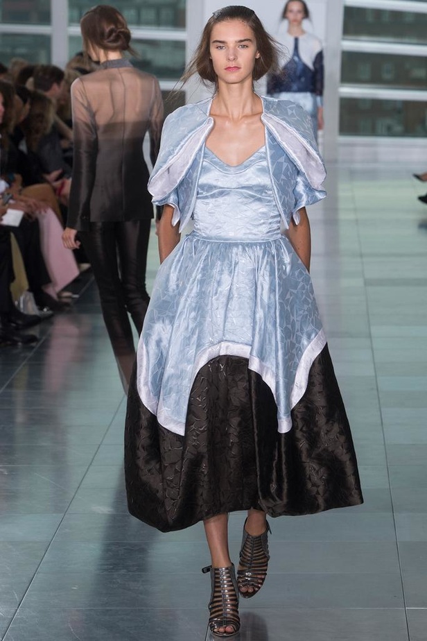 بريق السجادة الحمراء لدى Antonio Berardi في أسبوع لندن