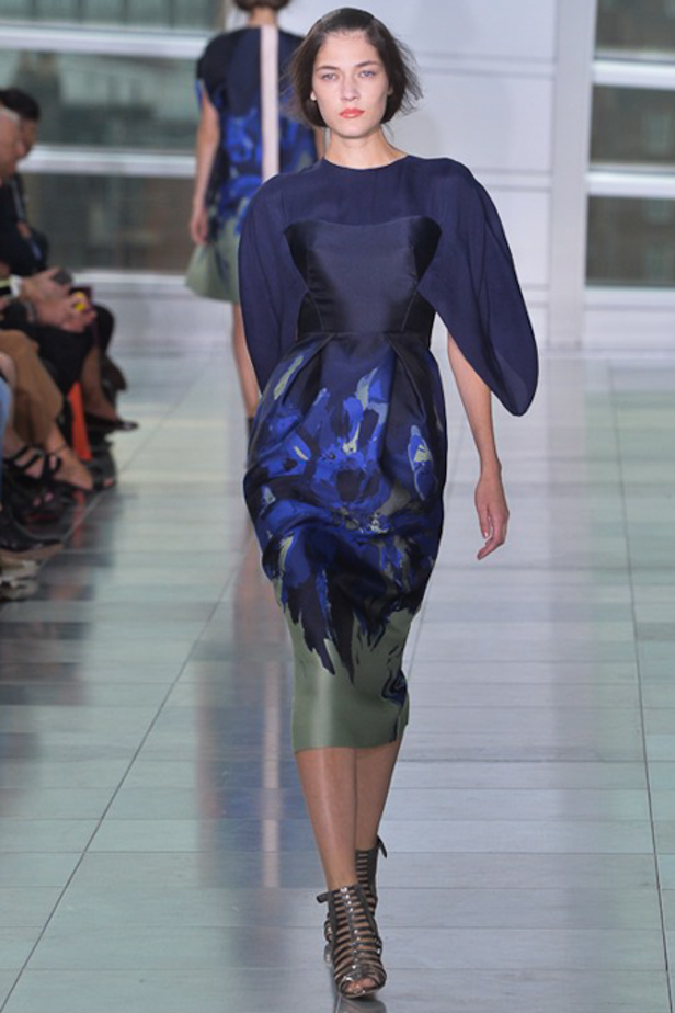 بريق السجادة الحمراء لدى Antonio Berardi في أسبوع لندن