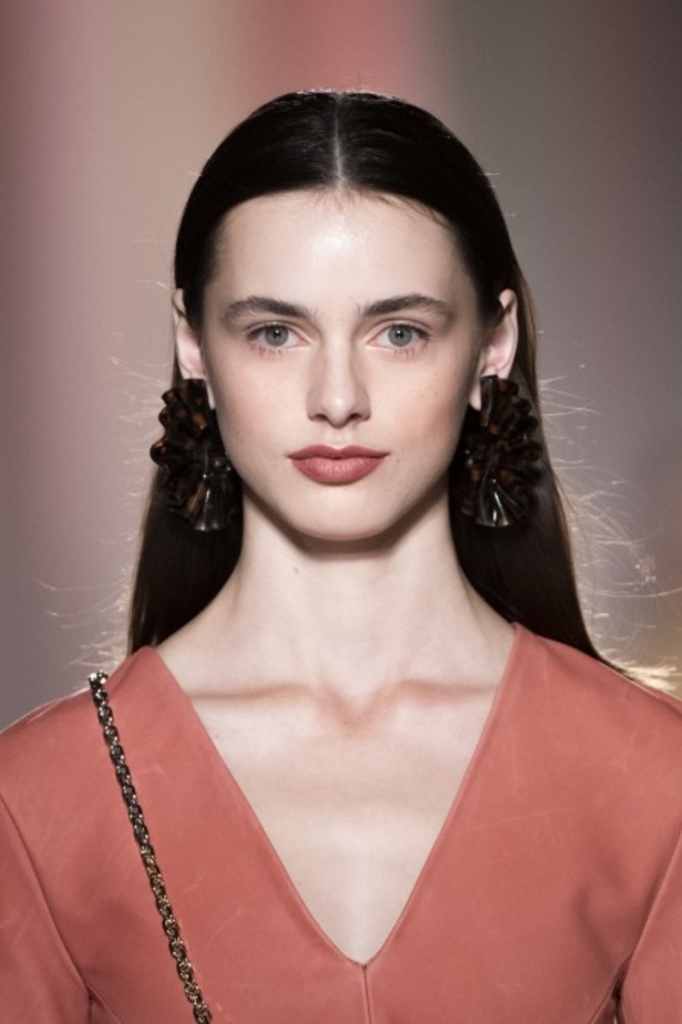 اسبوع الموضة في ميلان 2019 أزياء AIGNER الفاخرة لربيع وصيف 2020