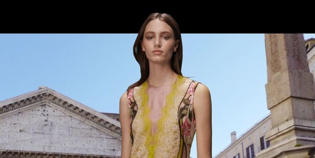 عرض أزياء ألبيرتا فيريتي ضمن أسبوع الموضة الافتراضي في ميلانو