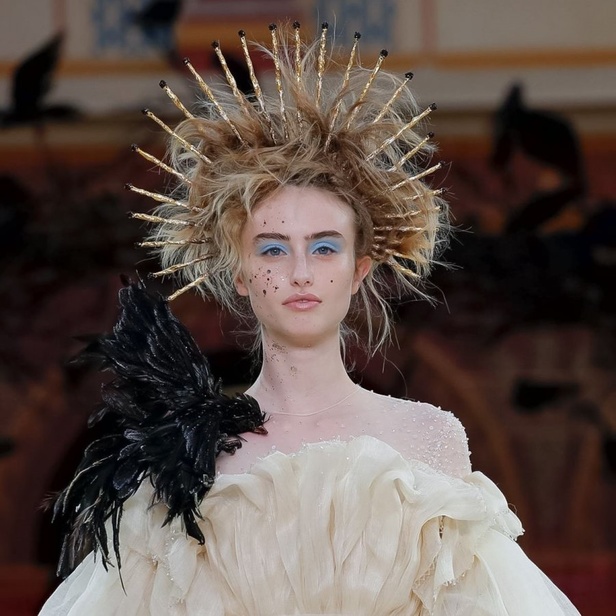 عرض مجموعة Guo Pei كوتور خريف شتاء  