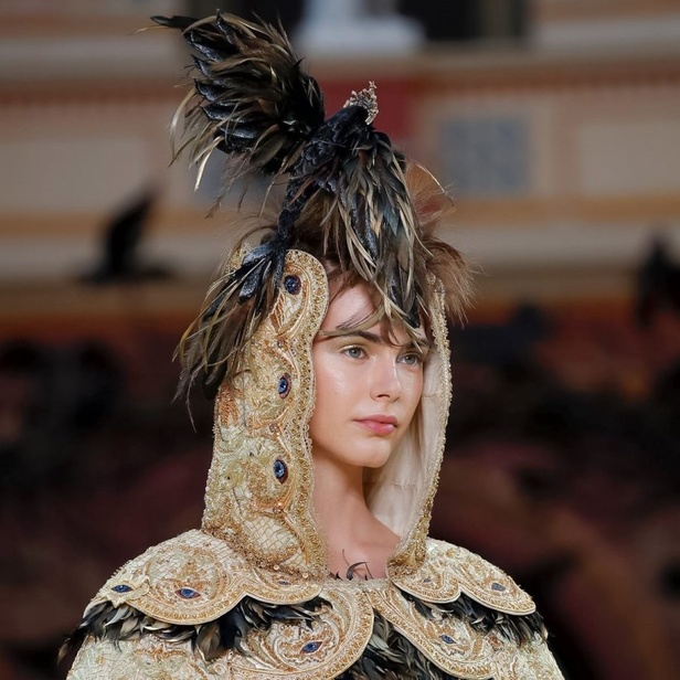 عرض مجموعة Guo Pei كوتور خريف شتاء  