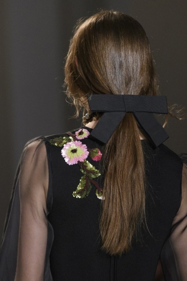 تصاميم وفساتين من عرض أندرو جي أن في اسبوع الموضة في باريس