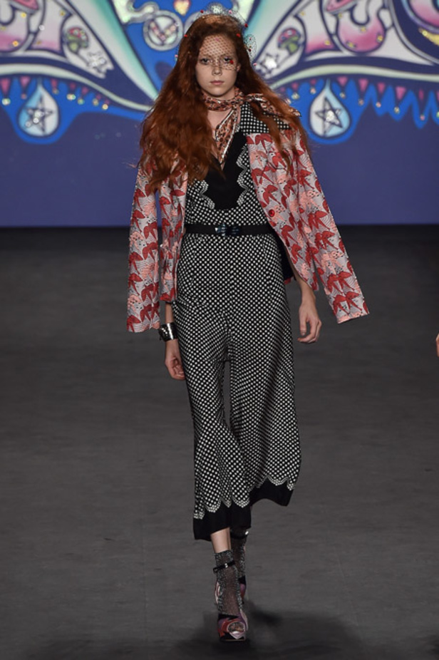 مجموعة Anna Sui جنون الطبعات "الهيبية"