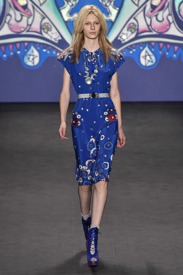 مجموعة Anna Sui جنون الطبعات "الهيبية"