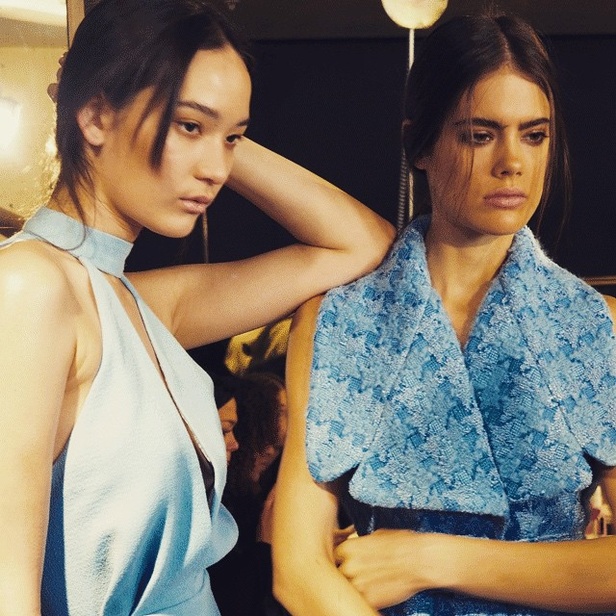 مجموعة Emilia Wickstead.. شتاء بألوان الربيع! 