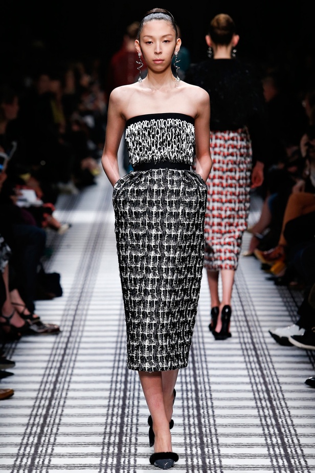 Balenciaga: التميزّ والفرادة والجمال