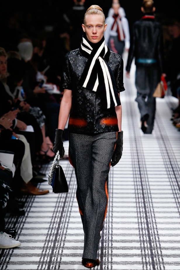 Balenciaga: التميزّ والفرادة والجمال